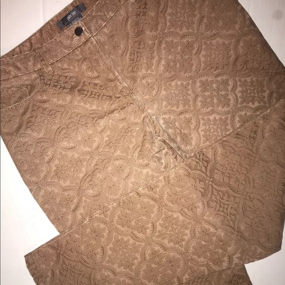 Per Se Pants - 3/25 Per Se Tan Taper Leg Pants Flat Frt Size 10